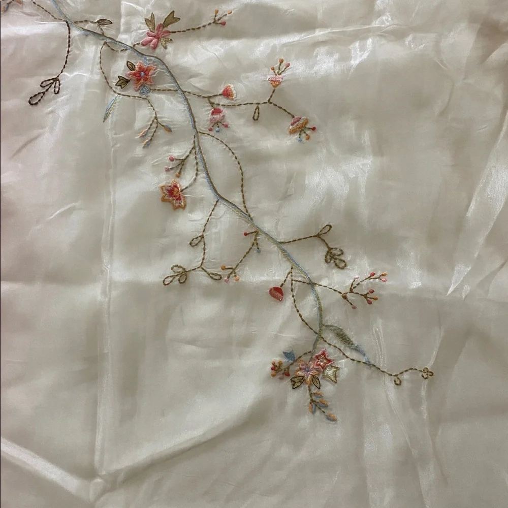 VTG King Embroidered Duvet with Mesh Overlay house beautiful‎
